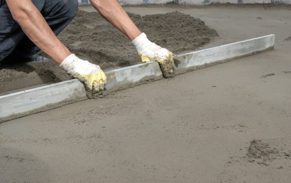 materiel-terrasse-beton-regle-beton