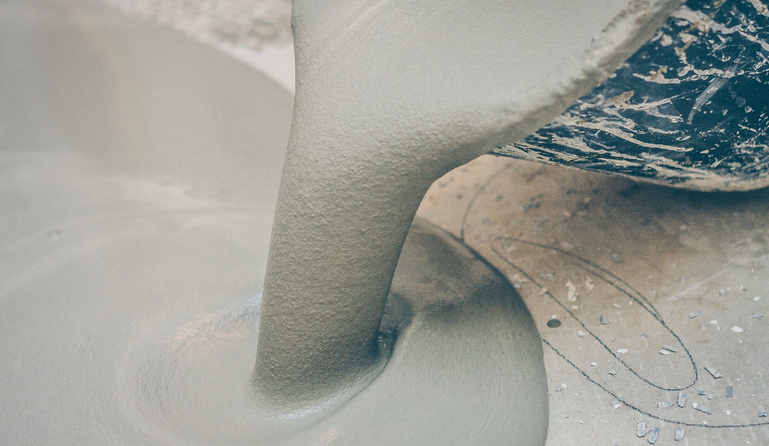 Préparation en polyane, plus application d'une chape liquide, encore de  belles prestations fait par nos soins. Un travail sur mesure et de qualité,  étanchéité impeccable pour accueillir au mieux notre chape. Combien, image size:1500x870