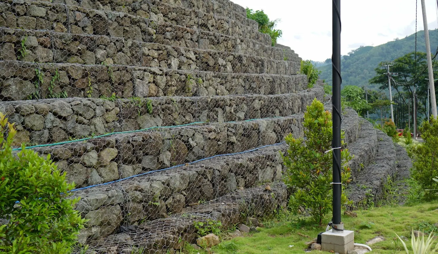7 avantages environnementaux des murs de soutènement en gabion à La Réunion